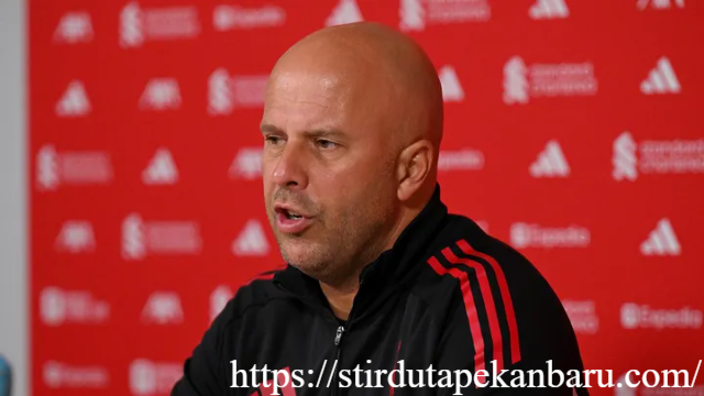 Arne Slot Angkat Bicara